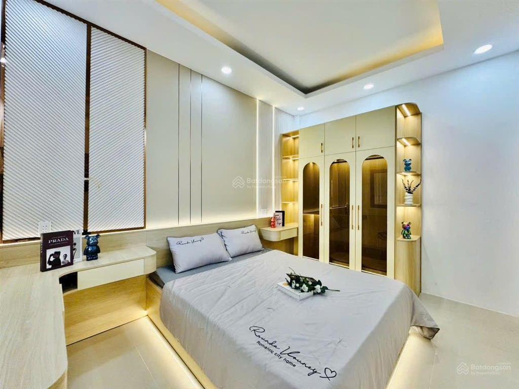 Quá rẻ, sở hữu ngay căn nhà diện tích to 5,2mx13m có 3 pn, sân thượng, ngay siêu thị emart
