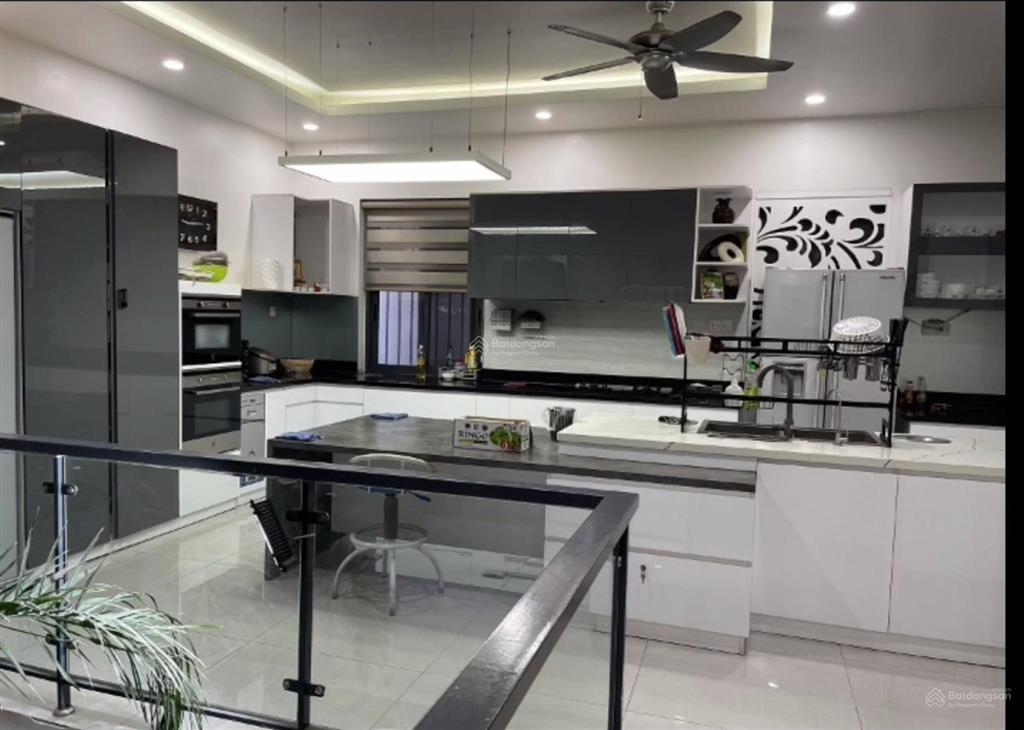 Chủ cần tiền giảm mạnh 3 tỷ căn biệt thự nguy nga ngang 7,4m x 18m trệt 4 lầu có thang máy