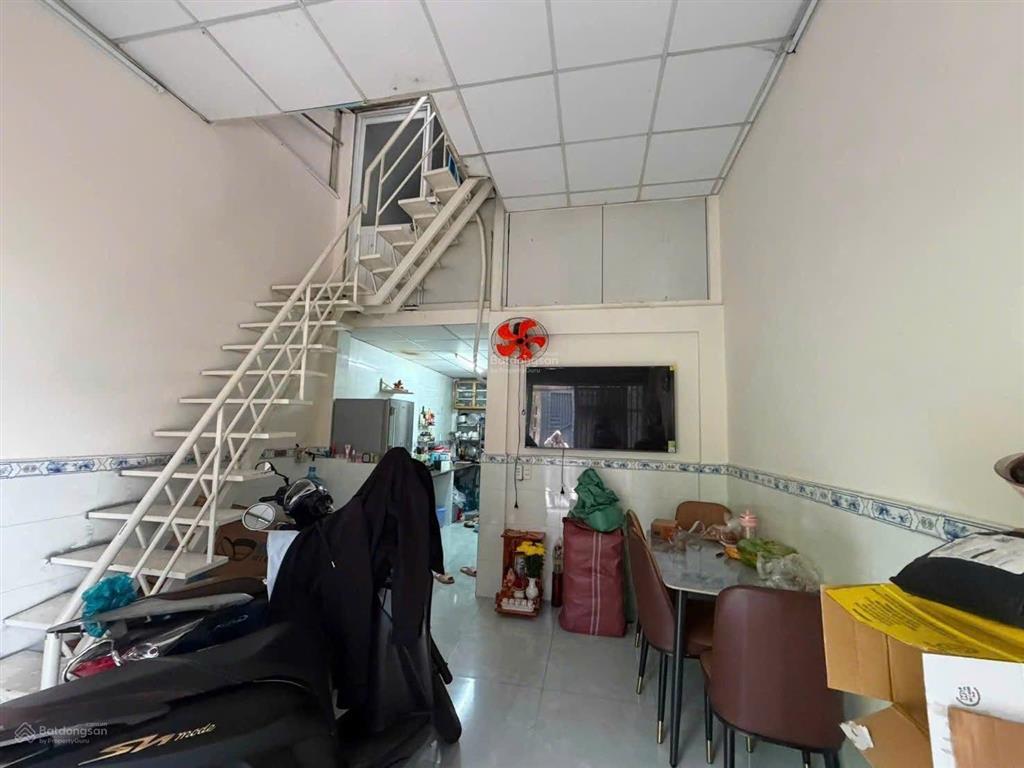 Bán nhà đường nguyễn văn quá q12
gần sân bank cây sộp
dt 4 x 8 trệt lầu gồm 2 phòng ngủ 2 tolet