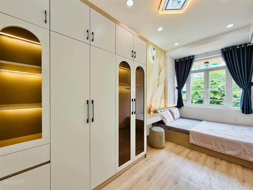 Căn mặt tiền đường số vừa ở vừa buôn bán gần công viên làng hoa có 3pn bề ngang gần 5m p11 gò vấp