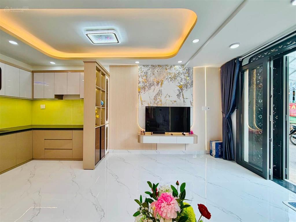 Căn mặt tiền đường số vừa ở vừa buôn bán gần công viên làng hoa có 3pn bề ngang gần 5m p11 gò vấp