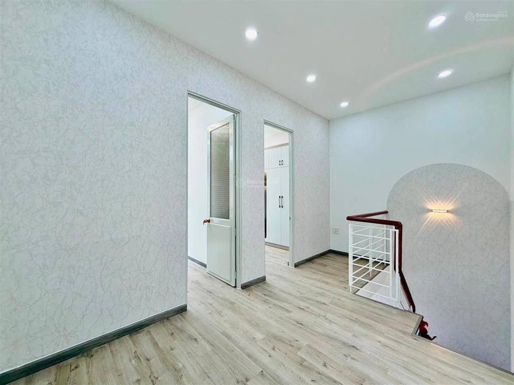 Căn mặt tiền đường số vừa ở vừa buôn bán gần công viên làng hoa có 3pn bề ngang gần 5m p11 gò vấp