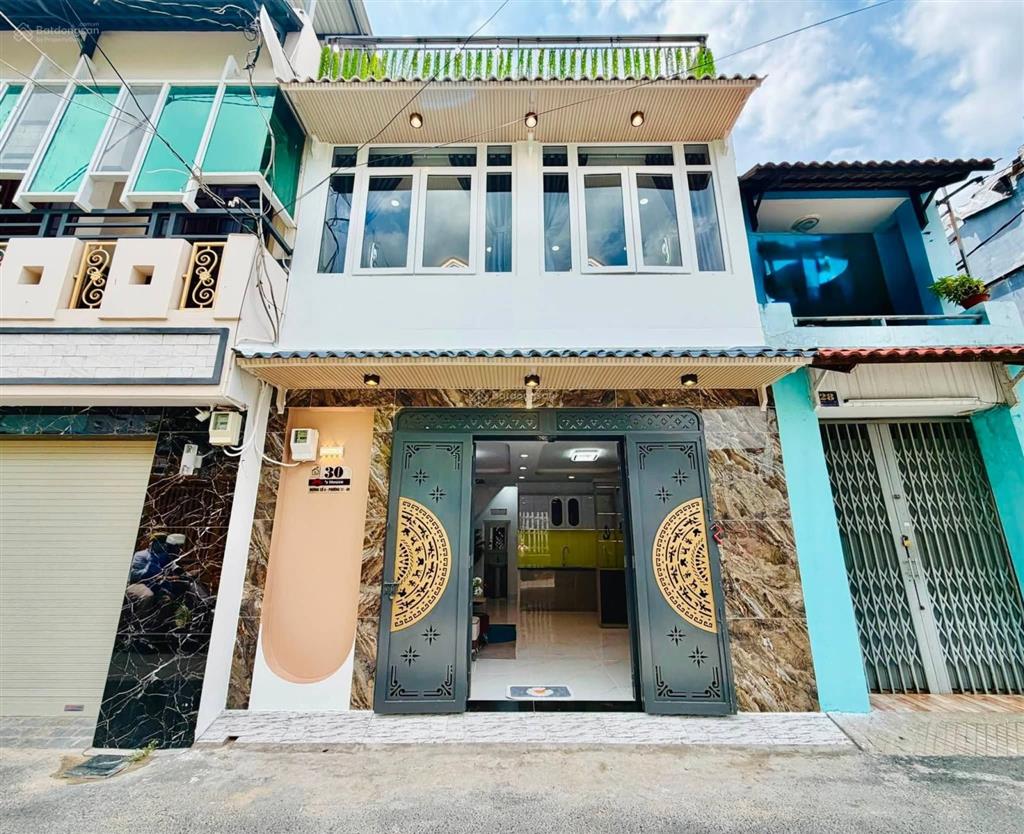 Căn mặt tiền đường số vừa ở vừa buôn bán gần công viên làng hoa có 3pn bề ngang gần 5m p11 gò vấp