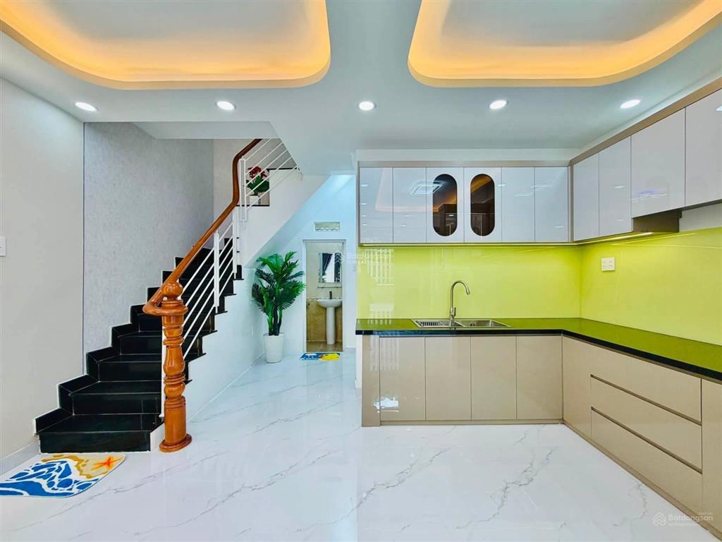 Căn mặt tiền đường số vừa ở vừa buôn bán gần công viên làng hoa có 3pn bề ngang gần 5m p11 gò vấp