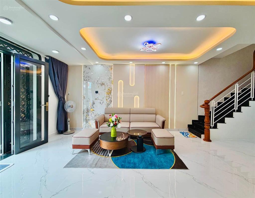 Căn mặt tiền đường số vừa ở vừa buôn bán gần công viên làng hoa có 3pn bề ngang gần 5m p11 gò vấp