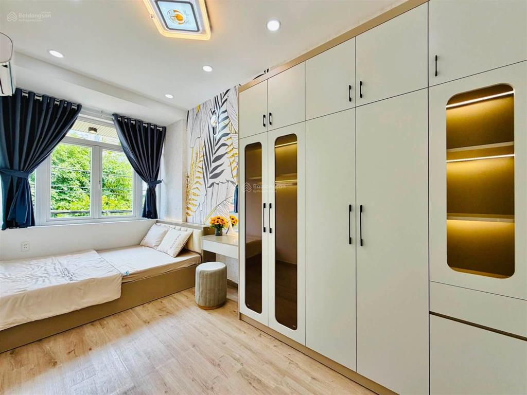 Căn mặt tiền đường số vừa ở vừa buôn bán gần công viên làng hoa có 3pn bề ngang gần 5m p11 gò vấp