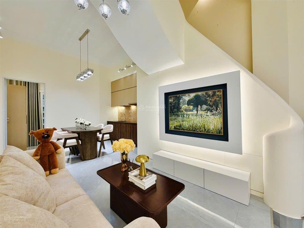Căn siêu phẩm có 2 mặt tiền có tới 7 pn, trệt 3 lầu, hẻm xe hơi tới nhà, quang trung  p.12 gò vấp