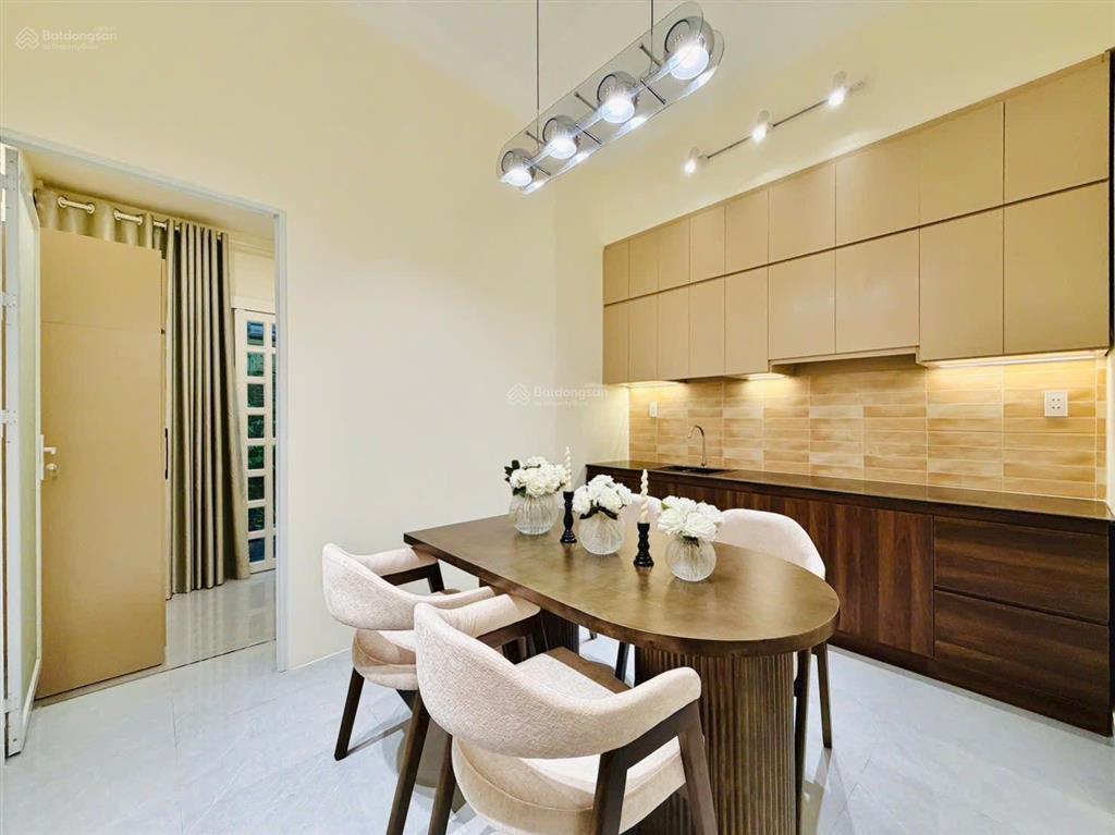 Căn siêu phẩm có 2 mặt tiền có tới 7 pn, trệt 3 lầu, hẻm xe hơi tới nhà, quang trung  p.12 gò vấp