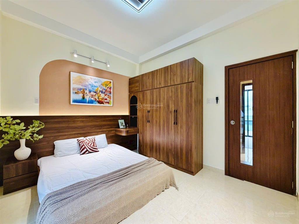 Căn siêu phẩm có 2 mặt tiền có tới 7 pn, trệt 3 lầu, hẻm xe hơi tới nhà, quang trung  p.12 gò vấp