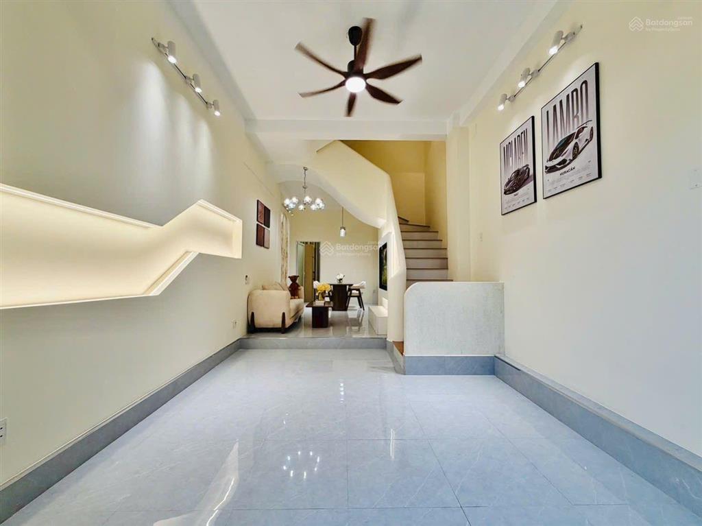 Căn siêu phẩm có 2 mặt tiền có tới 7 pn, trệt 3 lầu, hẻm xe hơi tới nhà, quang trung  p.12 gò vấp