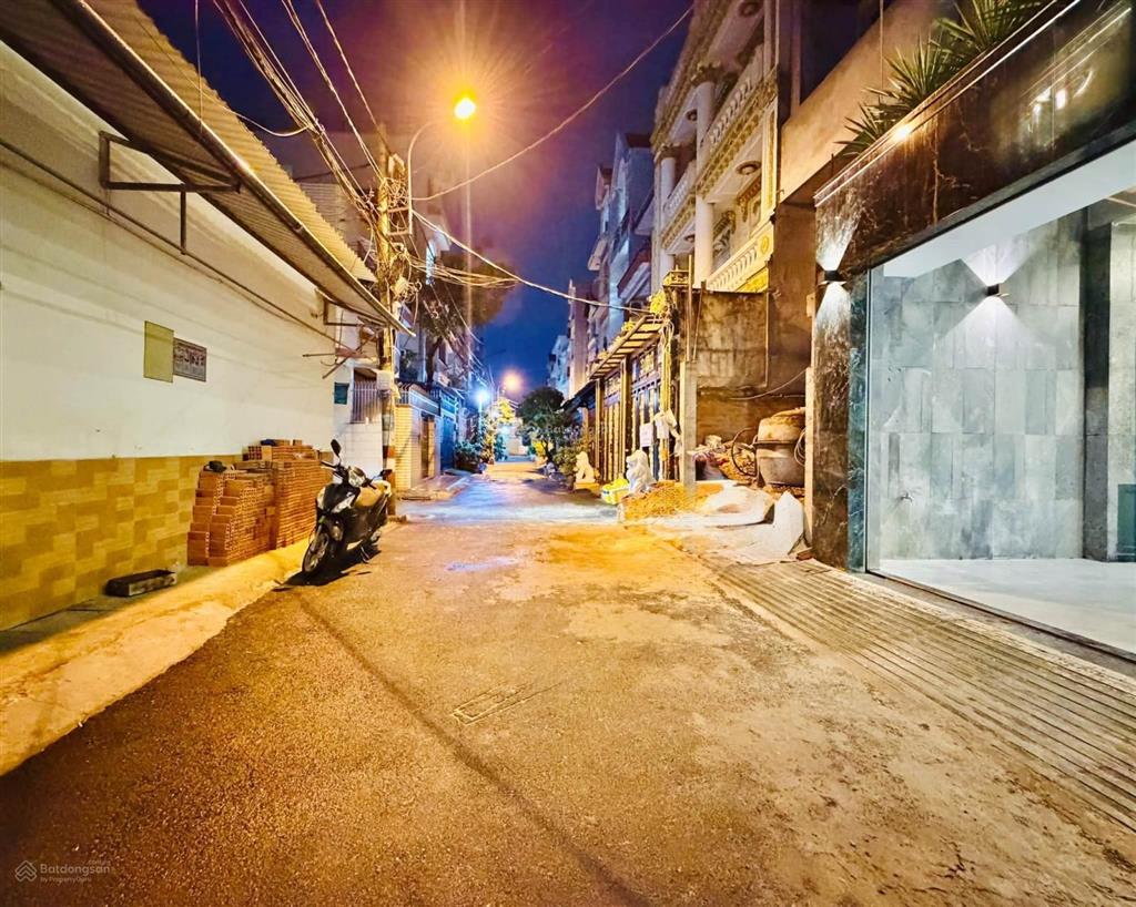 Siêu phẩm xây mới có thang máy, xe hơi ngủ trong nhà gần emart  trường chinh cộng hòa nhà ga t3
