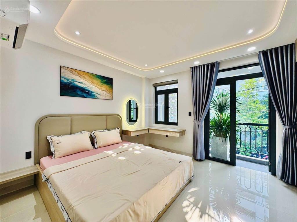 Quang trung p11 gò vấp  diện tích 4m x 20m
 kết cấu 1 trệt lửng 4 lầu
 sát siêu thị bv. ca