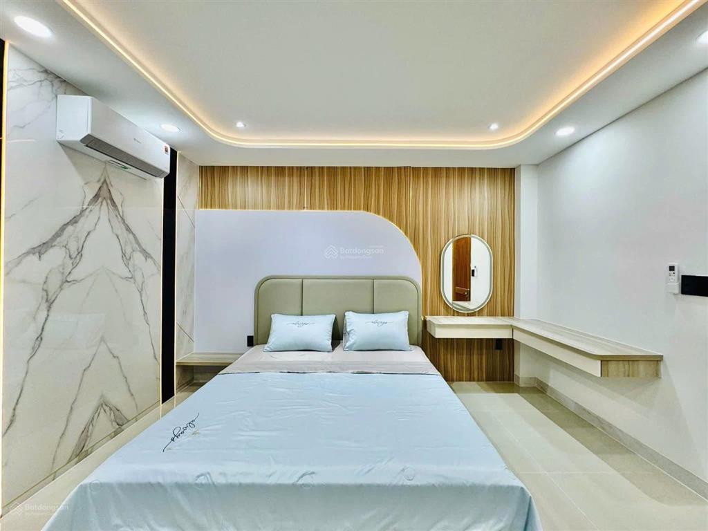 Quang trung p11 gò vấp  diện tích 4m x 20m
 kết cấu 1 trệt lửng 4 lầu
 sát siêu thị bv. ca