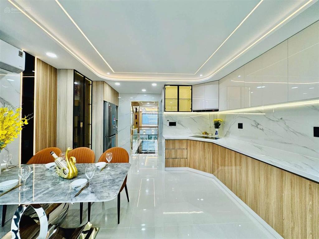 Quang trung p11 gò vấp  diện tích 4m x 20m
 kết cấu 1 trệt lửng 4 lầu
 sát siêu thị bv. ca