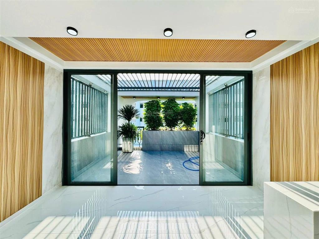 Quang trung p11 gò vấp  diện tích 4m x 20m
 kết cấu 1 trệt lửng 4 lầu
 sát siêu thị bv. ca