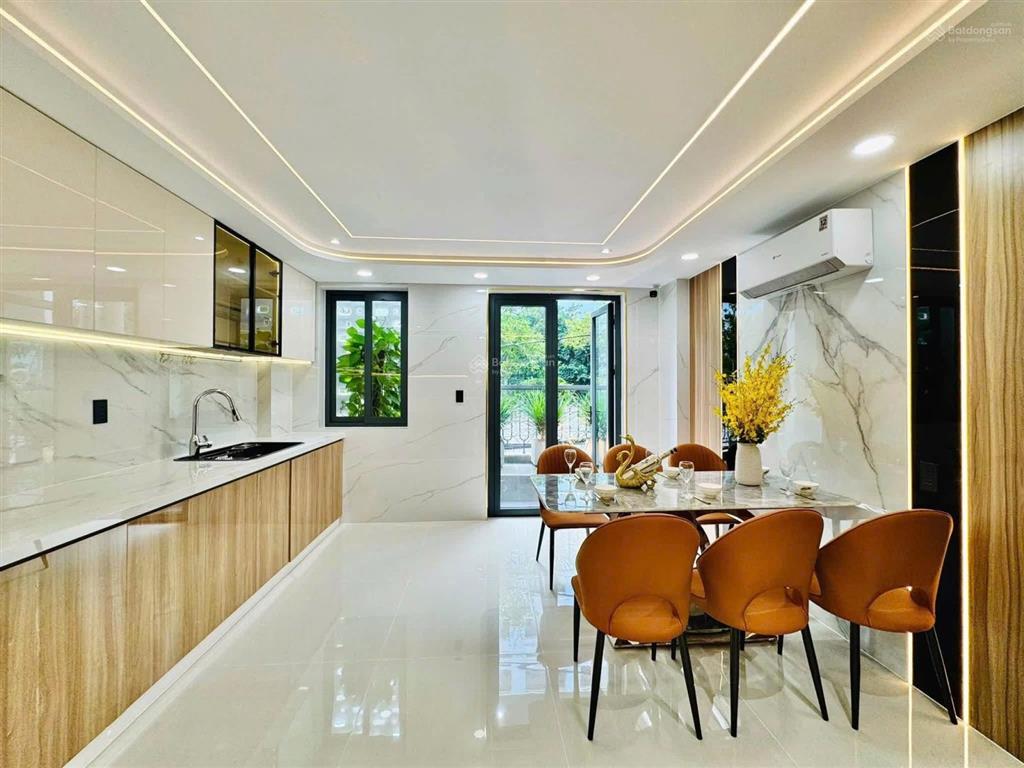 Quang trung p11 gò vấp  diện tích 4m x 20m
 kết cấu 1 trệt lửng 4 lầu
 sát siêu thị bv. ca