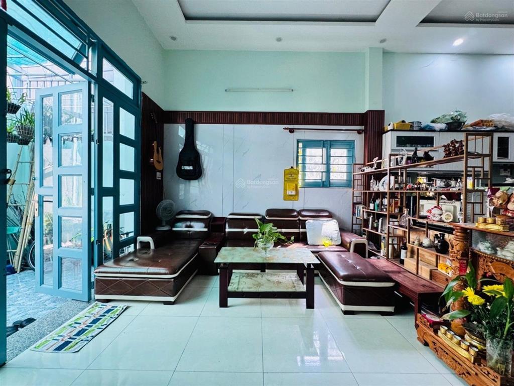 Nguyễn văn quá q12  sát song hành trường chinh  diện tích 5.4m x 20m = 107m2 vuông vức