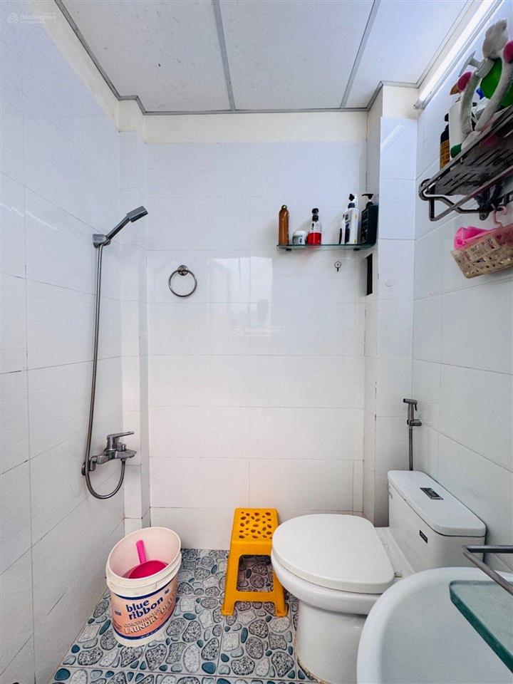 Nguyễn văn quá q12  sát song hành trường chinh  diện tích 5.4m x 20m = 107m2 vuông vức