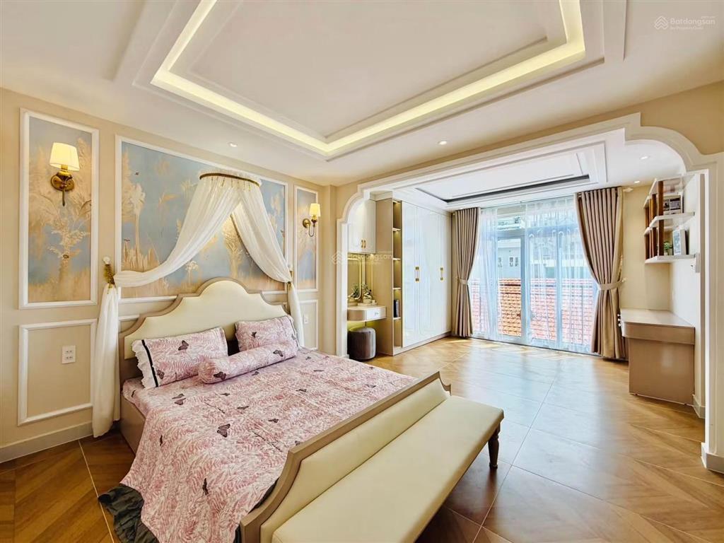 Biệt thự nhà phố đẹp lắm xây mới phong cách tân cổ điển có phòng ngủ master có phòng ngủ dưới trệt
