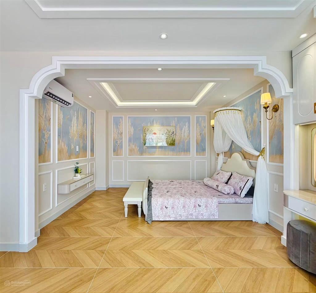 Biệt thự nhà phố đẹp lắm xây mới phong cách tân cổ điển có phòng ngủ master có phòng ngủ dưới trệt