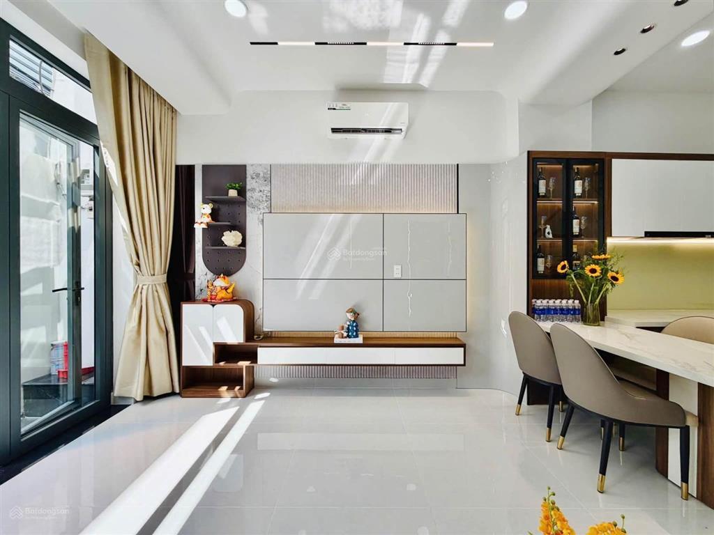 Nhà xây mới hẻm thông đường quang trung, gò vấp p. 8 gò vấp  dt 4,3 x 9m trệt 3 lầu