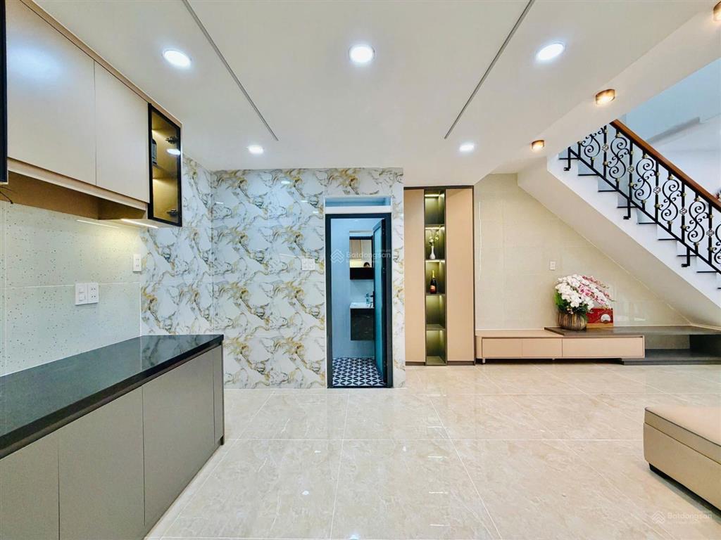 Siêu phẩm đẹp đường quang trung gò vấp sát siêu thị emart và hẻm thông dt 5 x 10 trệt lửng 2 lầu