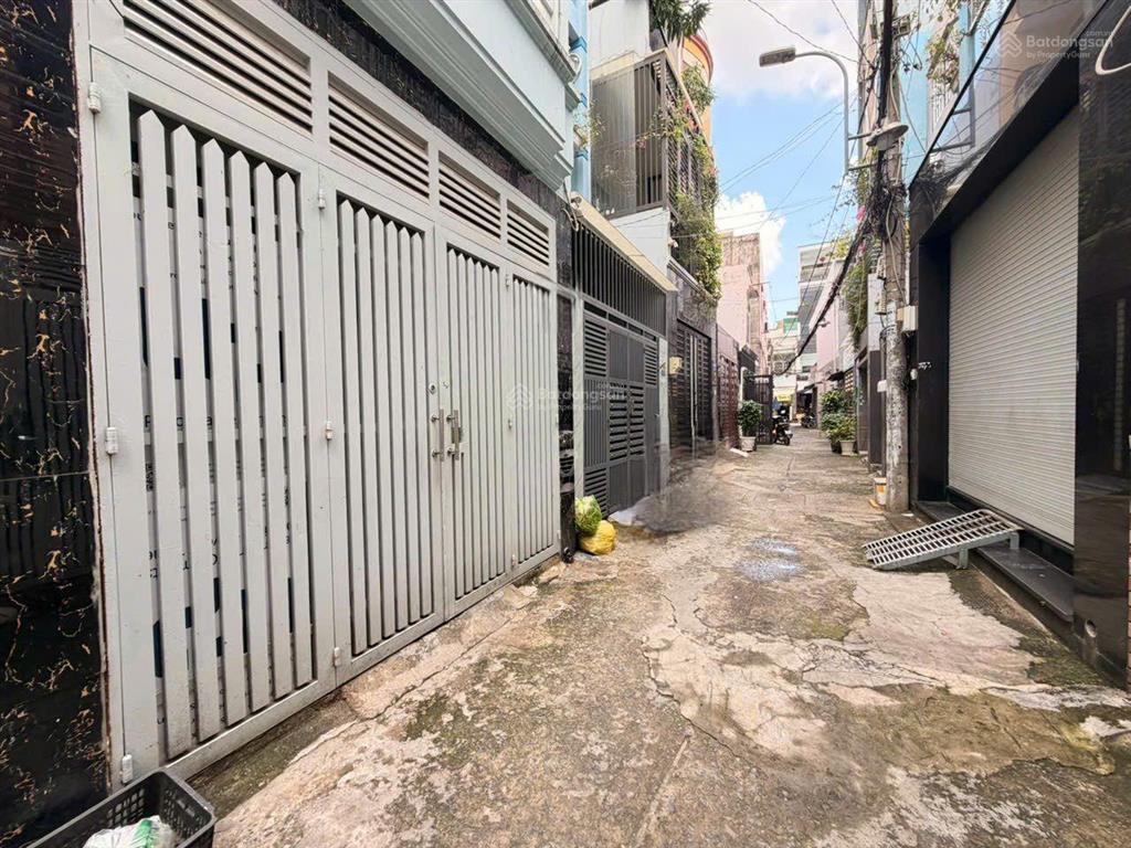 Gần siêu thị emart phan huy ích gò vấp
dt 4,5 x 14 trệt lầu hẻm xe hơi giá 5ty950