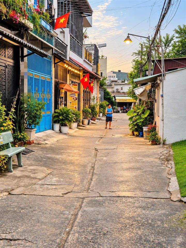 Bán nhà nguyễn văn quá quận 12 hẻm ô tô thông giá hơn 3 tỷ x... nhà sổ hồng riêng