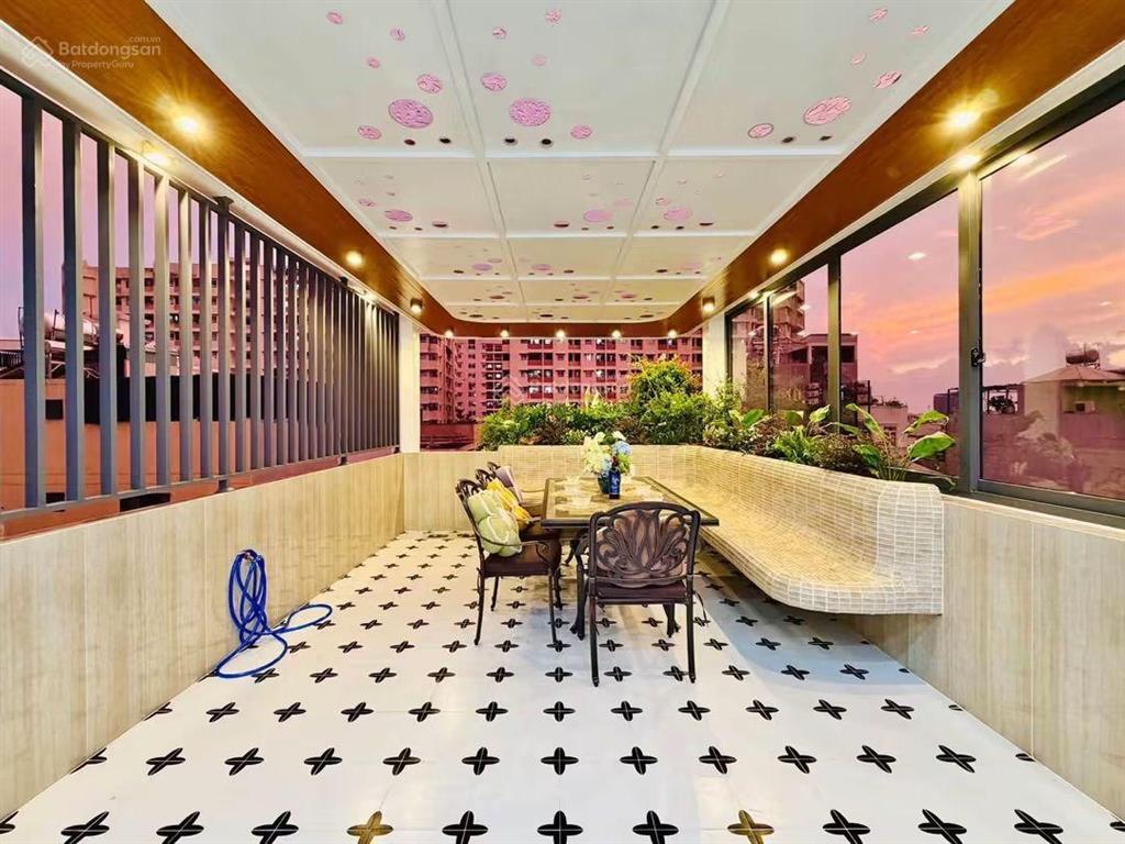Nhà phố luxury  đối diện chung cư khang gia kế bên siêu thị emart 4 x 21 nhà 6 tầng hẻm thông 8m