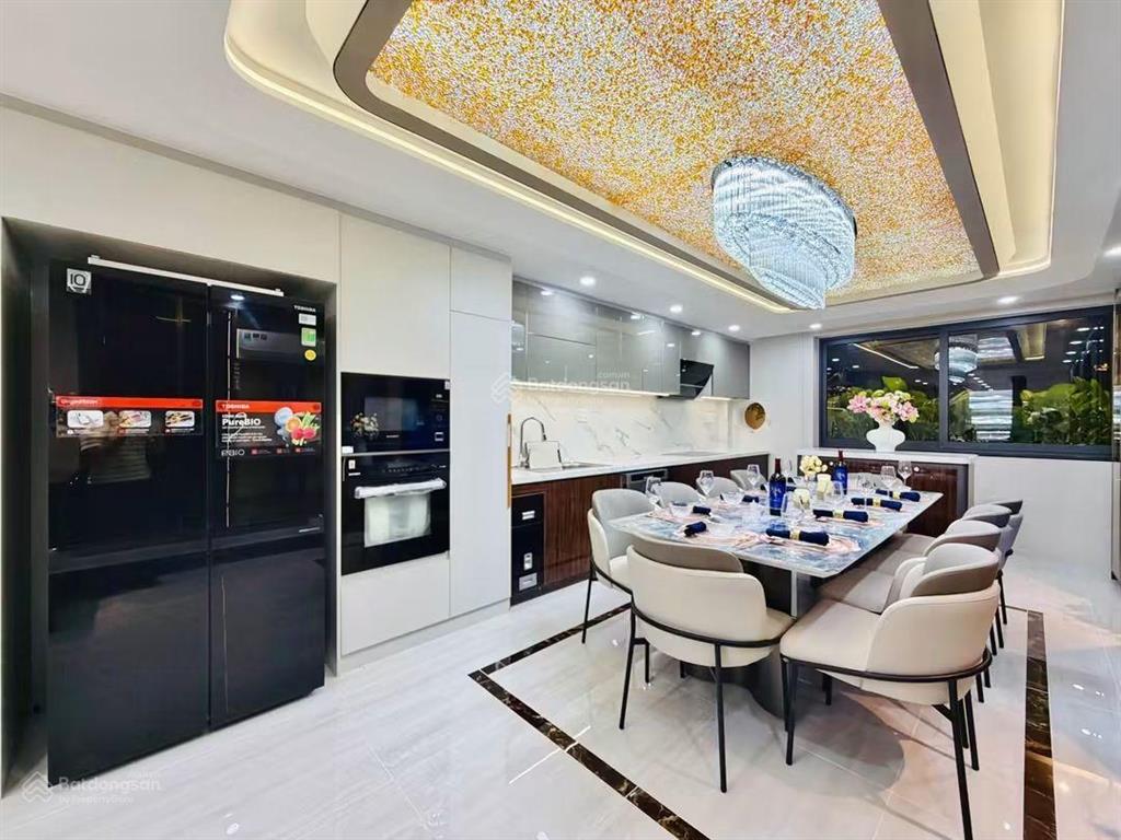 Nhà phố luxury  đối diện chung cư khang gia kế bên siêu thị emart 4 x 21 nhà 6 tầng hẻm thông 8m