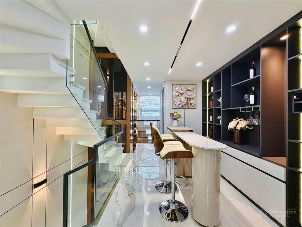 Nhà phố luxury  đối diện chung cư khang gia kế bên siêu thị emart 4 x 21 nhà 6 tầng hẻm thông 8m