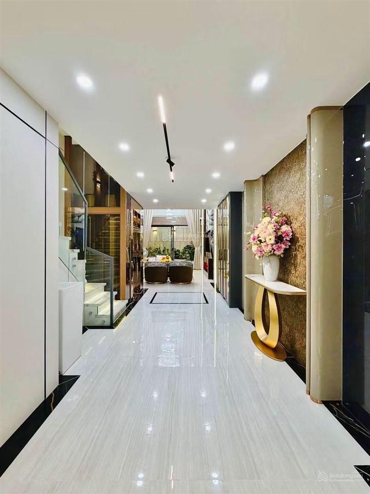 Nhà phố luxury  đối diện chung cư khang gia kế bên siêu thị emart 4 x 21 nhà 6 tầng hẻm thông 8m