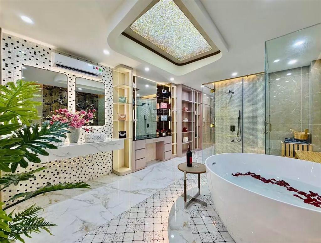 Nhà phố luxury  đối diện chung cư khang gia kế bên siêu thị emart 4 x 21 nhà 6 tầng hẻm thông 8m