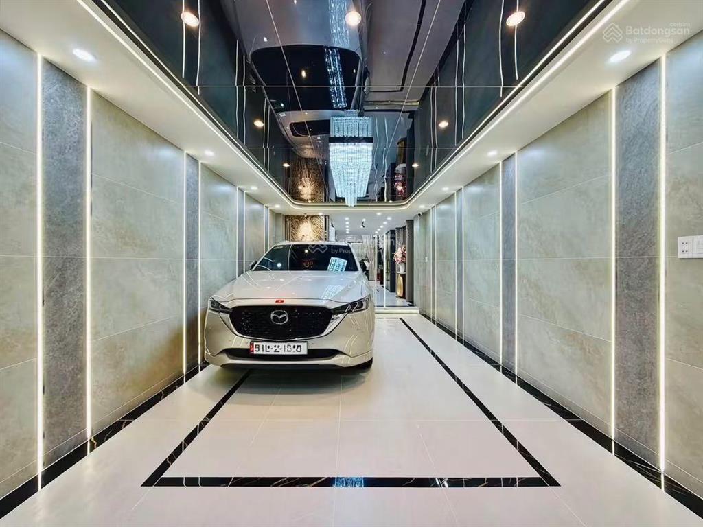 Nhà phố luxury  đối diện chung cư khang gia kế bên siêu thị emart 4 x 21 nhà 6 tầng hẻm thông 8m