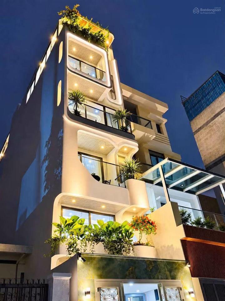 Nhà phố luxury  đối diện chung cư khang gia kế bên siêu thị emart 4 x 21 nhà 6 tầng hẻm thông 8m
