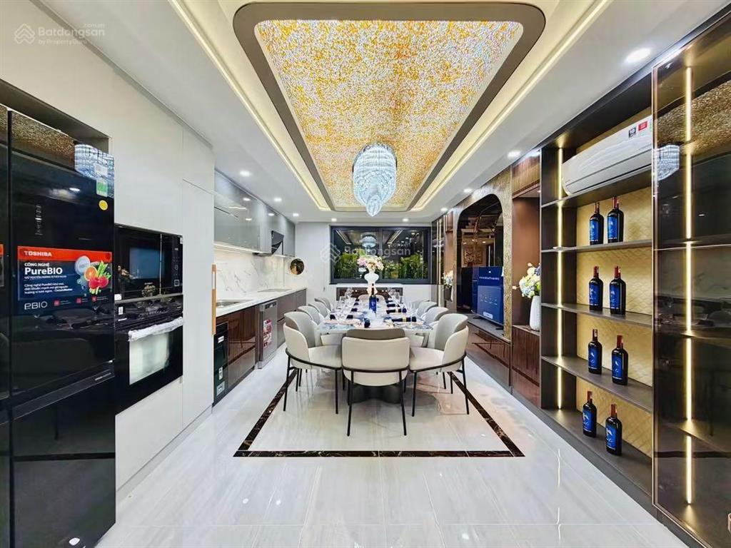 Nhà phố luxury  đối diện chung cư khang gia kế bên siêu thị emart 4 x 21 nhà 6 tầng hẻm thông 8m