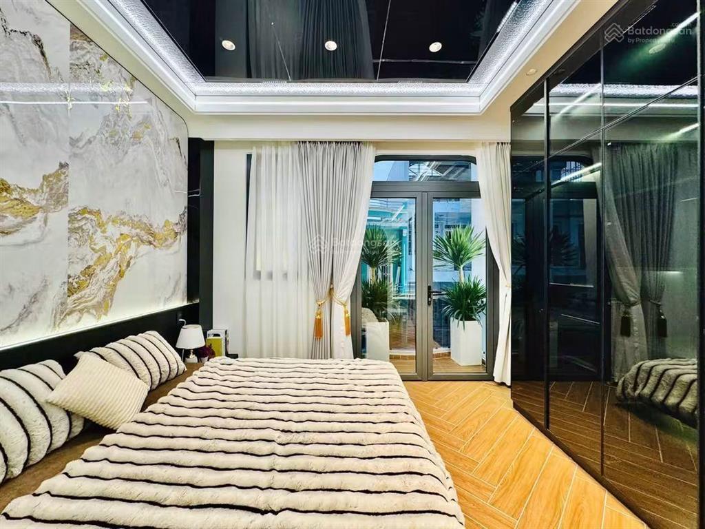 Giảm sâu 1.5 tỷ xây mới thang máy ô tô ngủ 4x15 4 tầng st cv làng hoa giá mới còn 11.4 tỷ