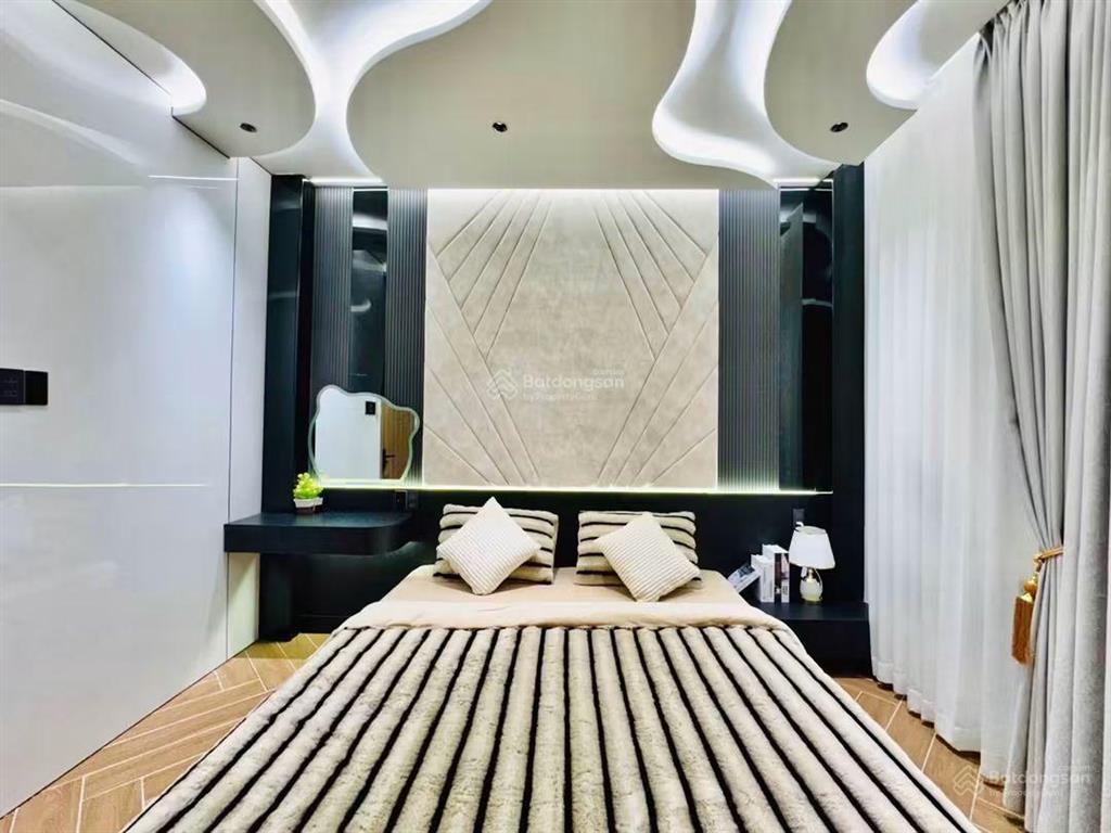 Giảm sâu 1.5 tỷ xây mới thang máy ô tô ngủ 4x15 4 tầng st cv làng hoa giá mới còn 11.4 tỷ