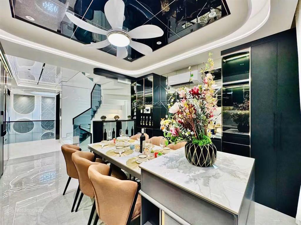 Giảm sâu 1.5 tỷ xây mới thang máy ô tô ngủ 4x15 4 tầng st cv làng hoa giá mới còn 11.4 tỷ