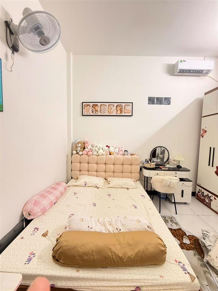 Cần bán gấp nhà đường nguyễn văn quá q12 gần nhà hàng đông phương 4x12 trệt lầu nhà đẹp có 2pn. 2wc