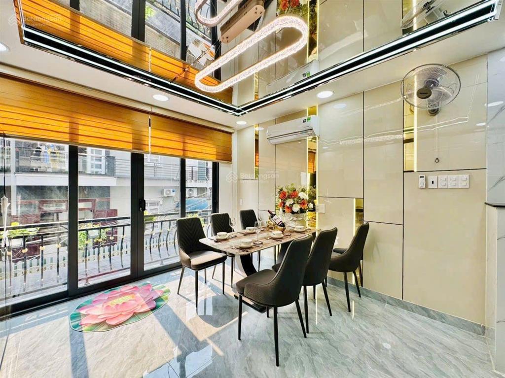 Nhà thang máy phân khúc hơn 7 tỷ diện tích đẹp xây mới trệt lửng 3 lầu sát bờ kè tiềm năng