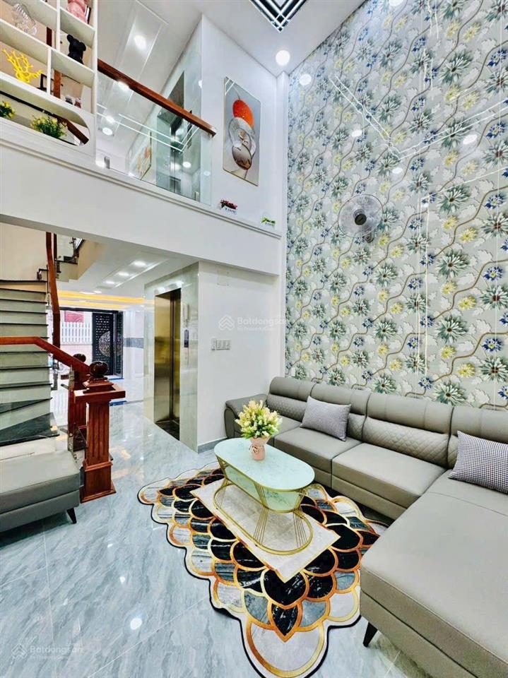 Nhà thang máy phân khúc hơn 7 tỷ diện tích đẹp xây mới trệt lửng 3 lầu sát bờ kè tiềm năng