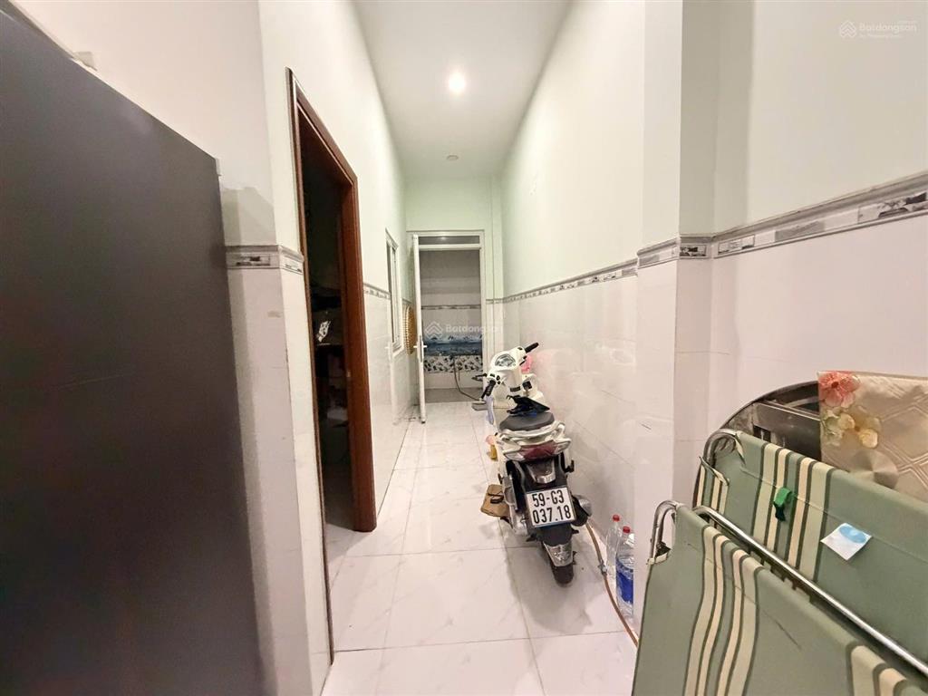 Nhà chính chủ gửi cần bán đường nguyễn văn quá q12
dt 5,2m x 20 trệt lầu có 4pn