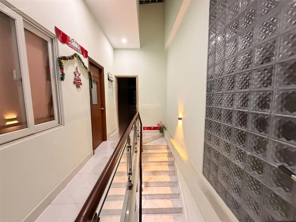 Nhà chính chủ gửi cần bán đường nguyễn văn quá q12
dt 5,2m x 20 trệt lầu có 4pn