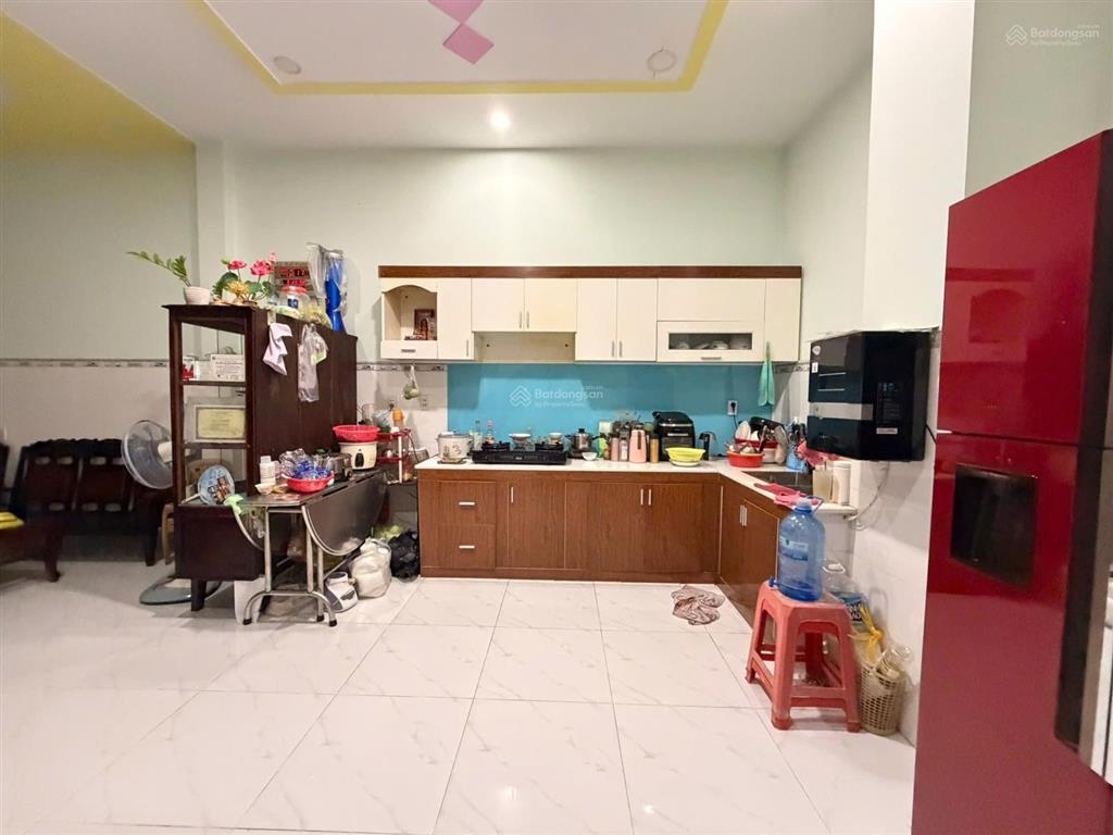 Nhà chính chủ gửi cần bán đường nguyễn văn quá q12
dt 5,2m x 20 trệt lầu có 4pn