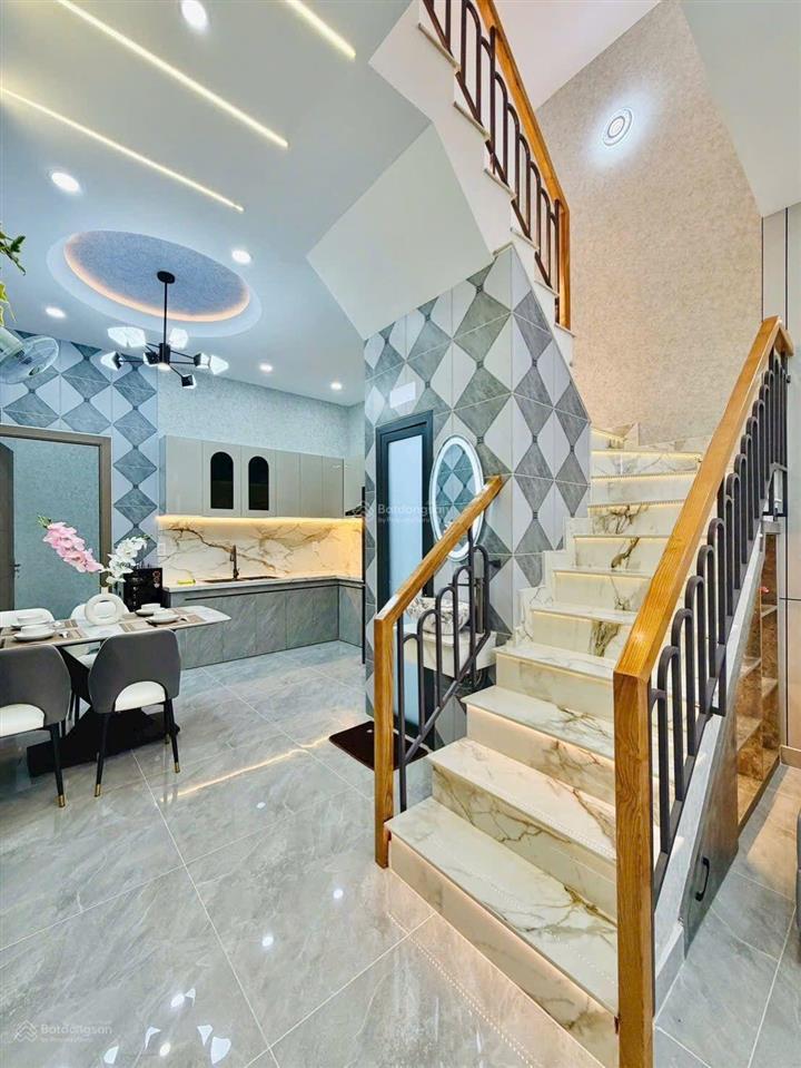Giảm sâu bán gấp nhà 3 phòng ngủ hẻm xe hơi ngang 4m x 13m ngay gần chợ và tân bình