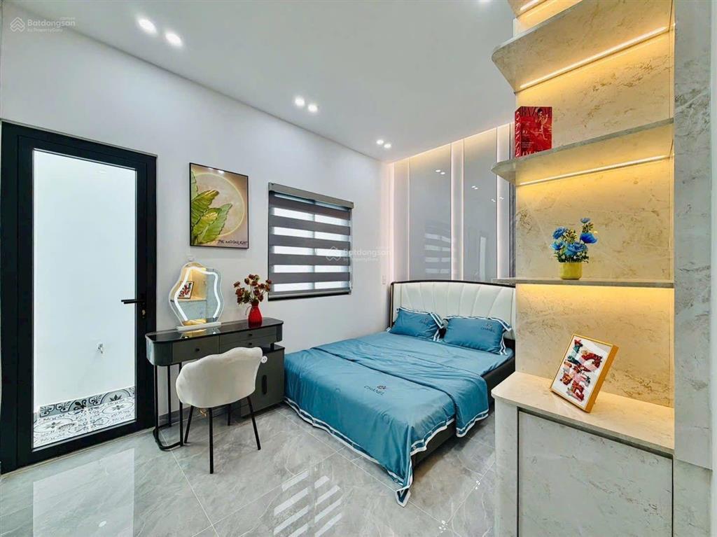 Giảm sâu bán gấp nhà 3 phòng ngủ hẻm xe hơi ngang 4m x 13m ngay gần chợ và tân bình