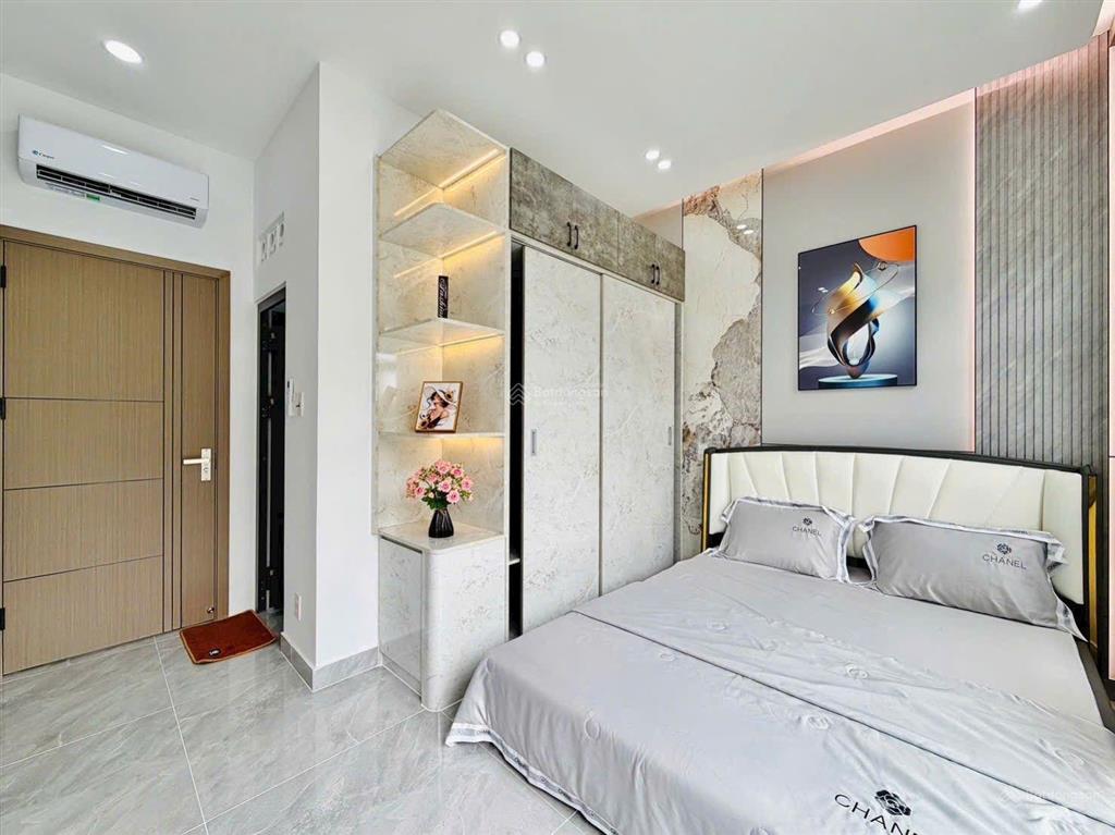 Giảm sâu bán gấp nhà 3 phòng ngủ hẻm xe hơi ngang 4m x 13m ngay gần chợ và tân bình