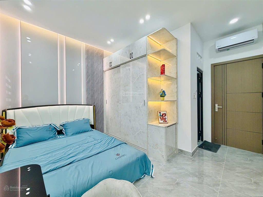 Giảm sâu bán gấp nhà 3 phòng ngủ hẻm xe hơi ngang 4m x 13m ngay gần chợ và tân bình