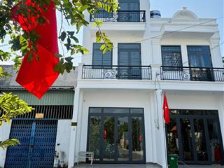 Nhà 2 lầu hẻm thông 10m khu vip tx52 sát chợ đường  hà huy giáp. dt. 4.2m x 13m. giá tốt nhất q12